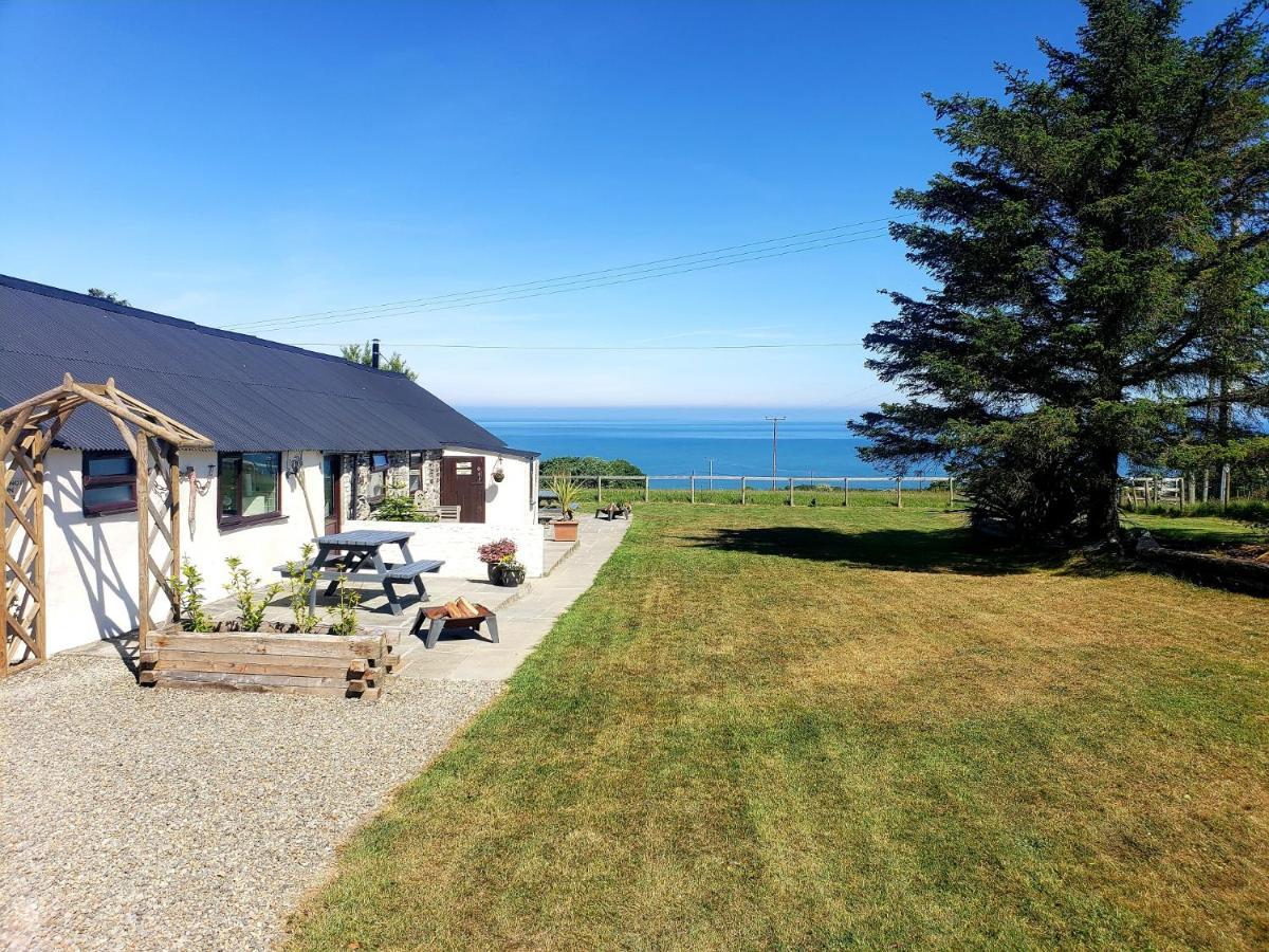 Byre Cottages & Log Cabin คาร์ดิแกน ภายนอก รูปภาพ