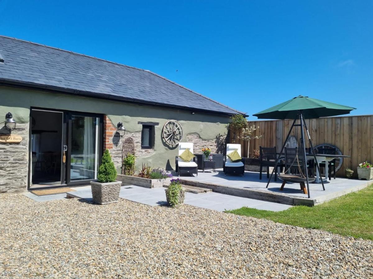Byre Cottages & Log Cabin คาร์ดิแกน ภายนอก รูปภาพ