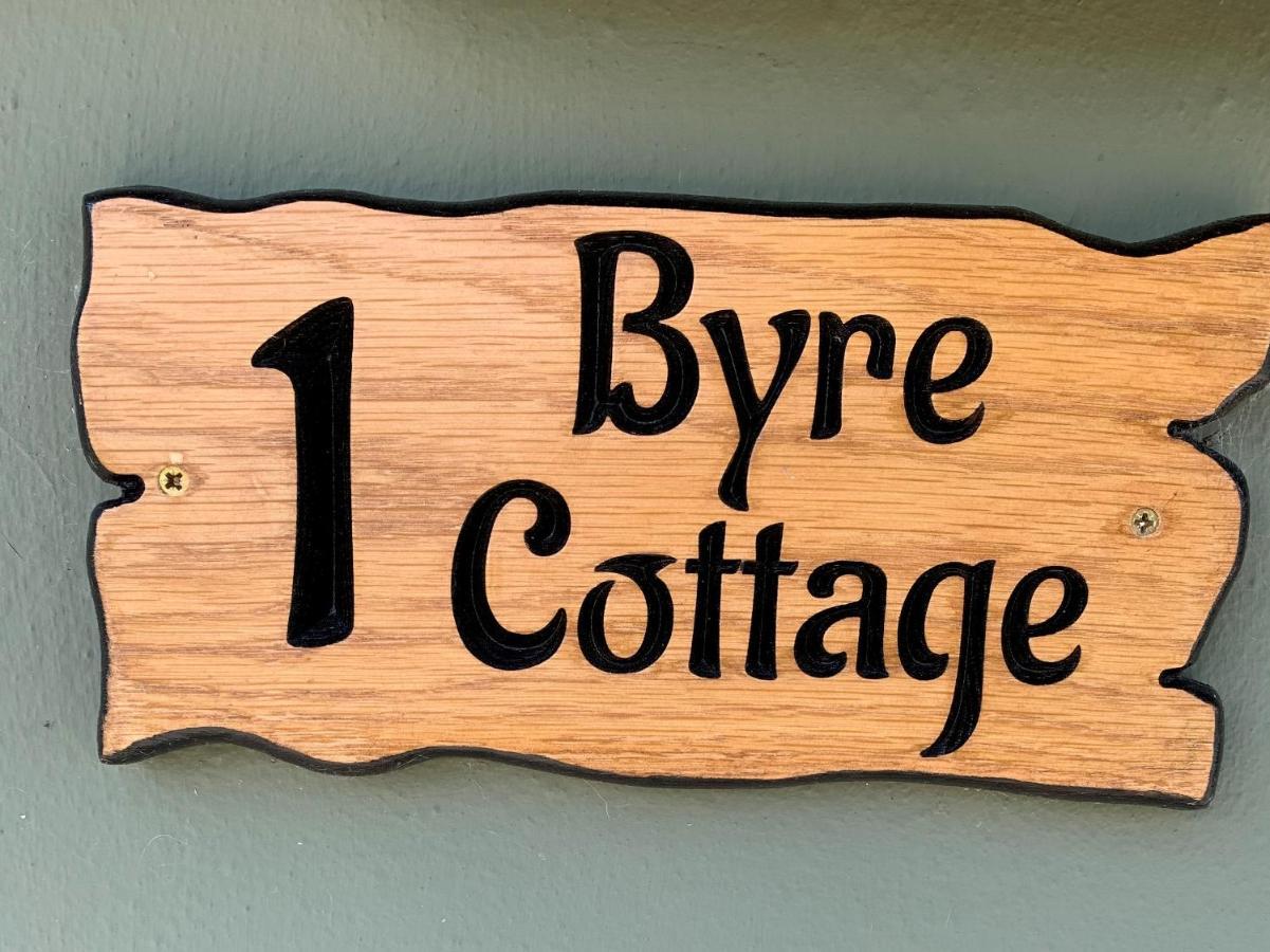 Byre Cottages & Log Cabin คาร์ดิแกน ภายนอก รูปภาพ