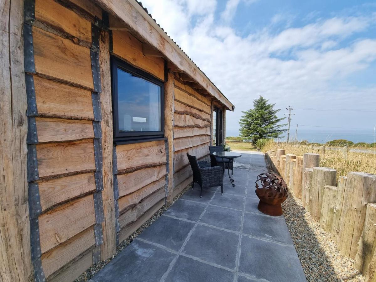Byre Cottages & Log Cabin คาร์ดิแกน ภายนอก รูปภาพ