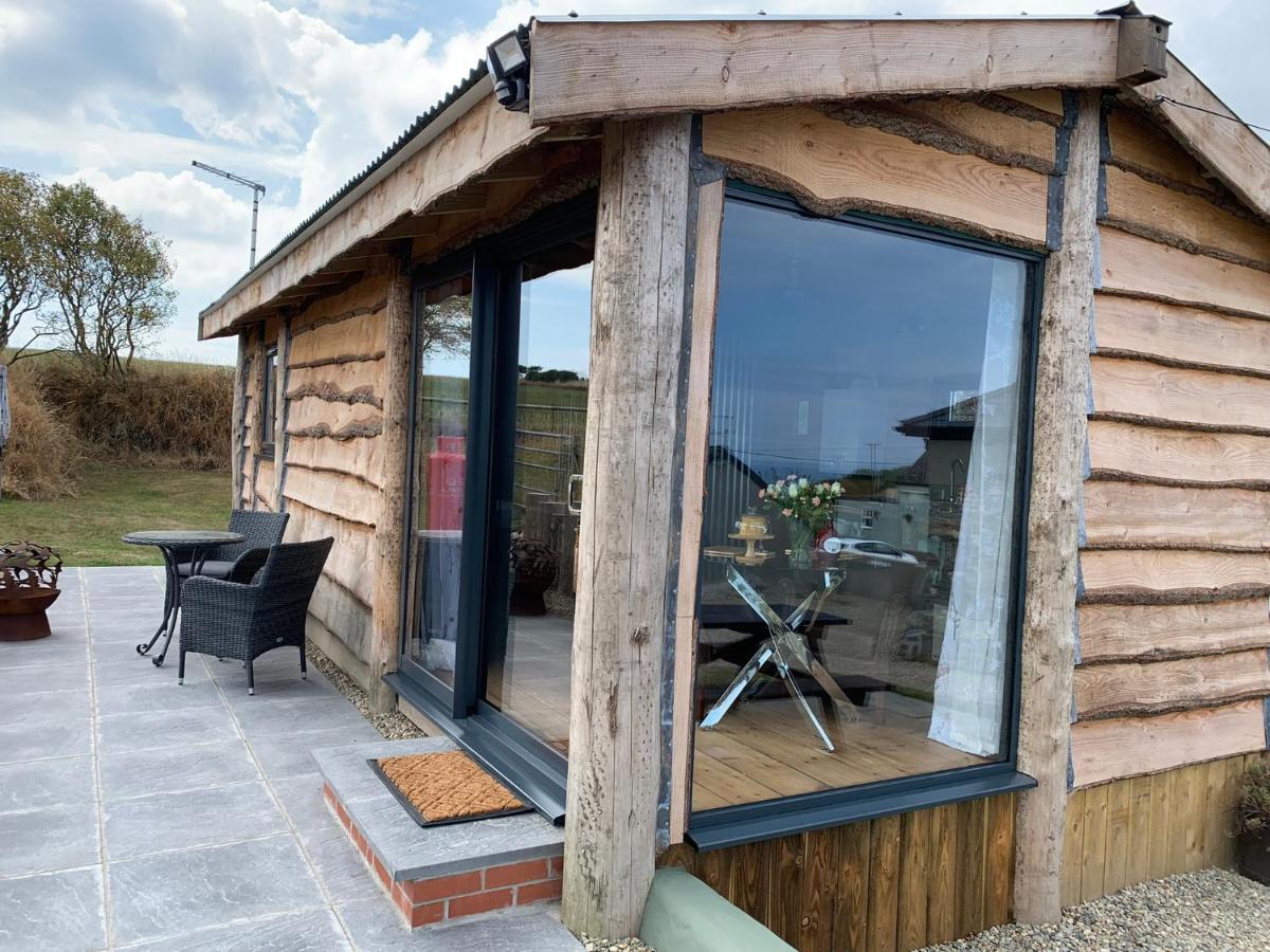 Byre Cottages & Log Cabin คาร์ดิแกน ภายนอก รูปภาพ