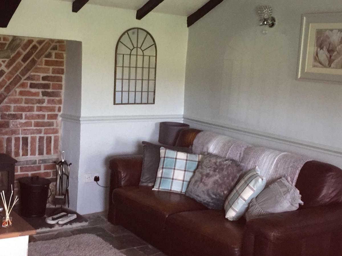 Byre Cottages & Log Cabin คาร์ดิแกน ภายนอก รูปภาพ